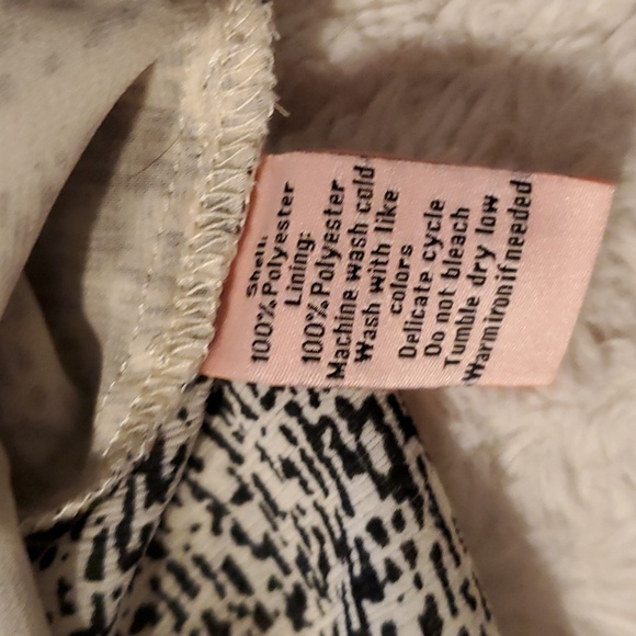 Juicy Couture cold shoulder shirt - Picture 7 of 8